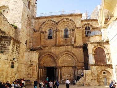 South transept facade of the Holy Sepulchre Church in Jerusalem. Source: Wikimedia Commons